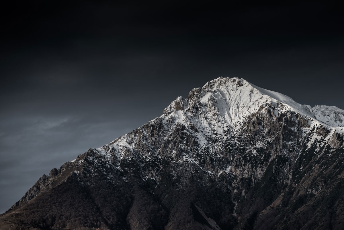amazing-black-white-photography-beautiful-mountains-hills-with-dark-skies